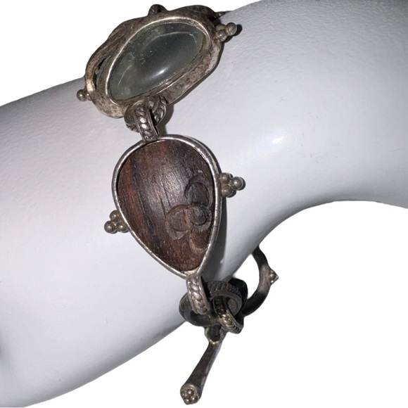 Lucky Brand Peace Sign Wood Inlay Bracelet - Picture 4 of 7